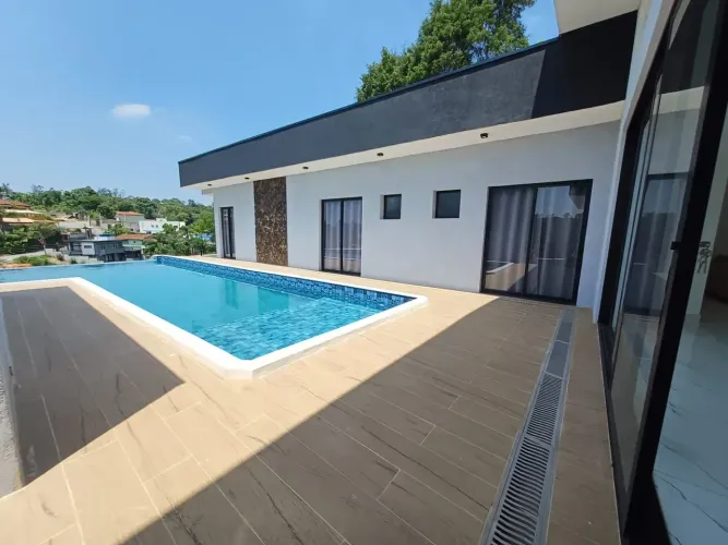 Imóvel para venda possui 250 metros quadrados com 3 quartos em Centro - Ibiúna - SP