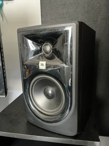 Par de Monitores JBL MKII Series 3