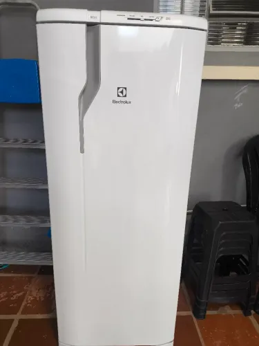 Geladeira Electrolux Re31