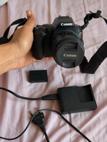 Canon Sl3 com Bateria + Lente 18-55mm canon + Carregador