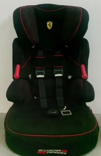 Cadeirinha carro bem conservada