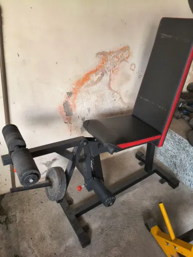 Vendo cadeira extensora e flexora em ótimo estado 850,00,abaixei o preço.Ótimo estado