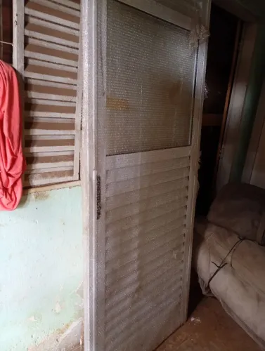 Porta de alumínio com vidro 87x2,10 nova 500,00 reais