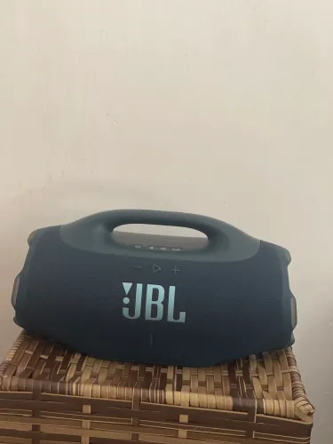 Vendo esse Boombox X4 Seminovos com nota fiscal