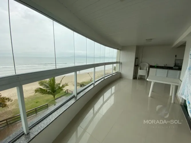 Apartamento em Meia Praia - Itapema