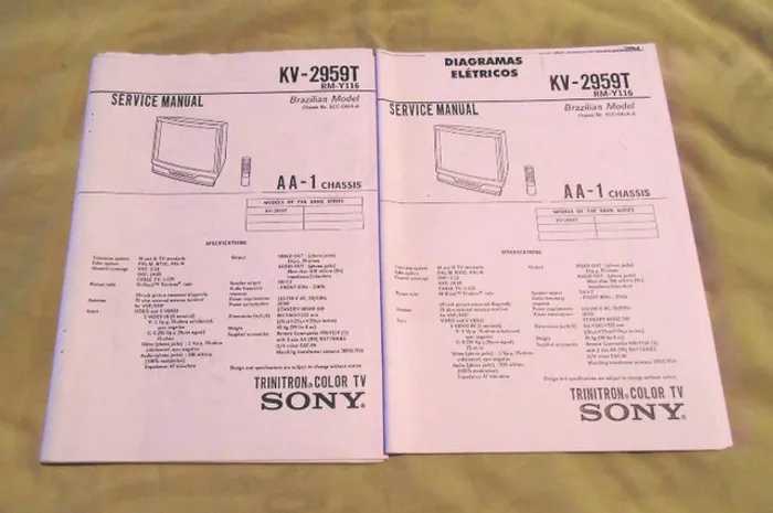 Três manuais de serviço de tvs e monitor. - Cód. 320 -