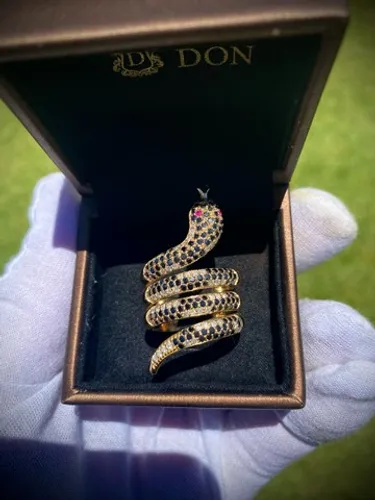 Anel serpente Pavê de Diamantes em ouro 18k 750