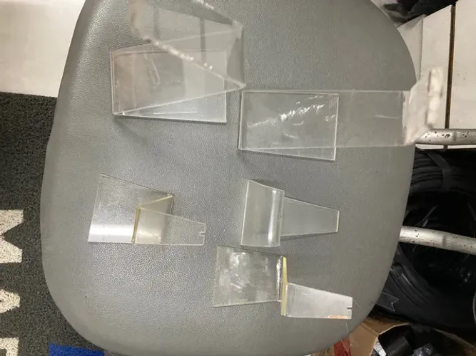 Vendo pé de acrílico para vitrine ,colunas , ganchos várias
