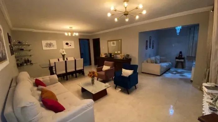 Vendo excelente apartamento no Edifício Guarany (175m² )