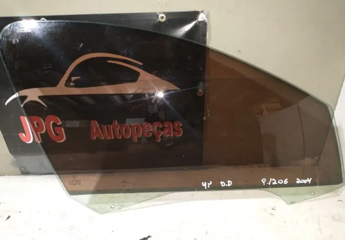 Vidro dianteiro direito Peugeot 206 04 4p