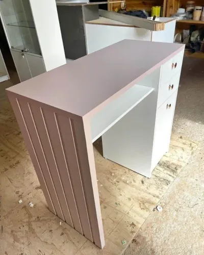 Mesa ROSA com lateral ripado personalizada