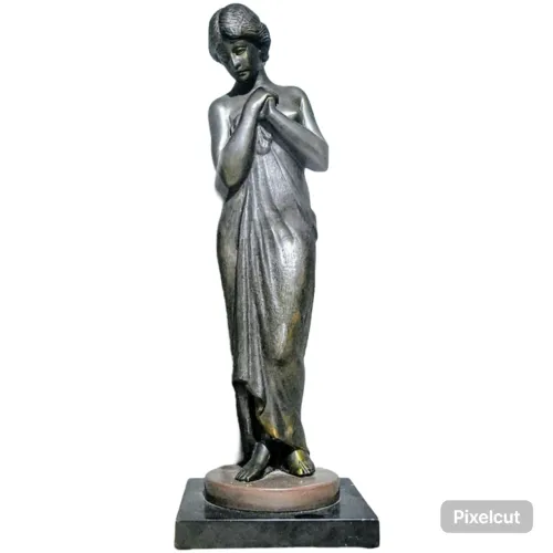 Antiga escultura de uma dama