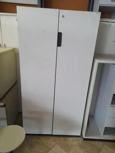 Armário alto 2 portas fechado - usado 