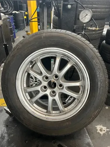 Roda 15 original Toyota Prius pneu novo