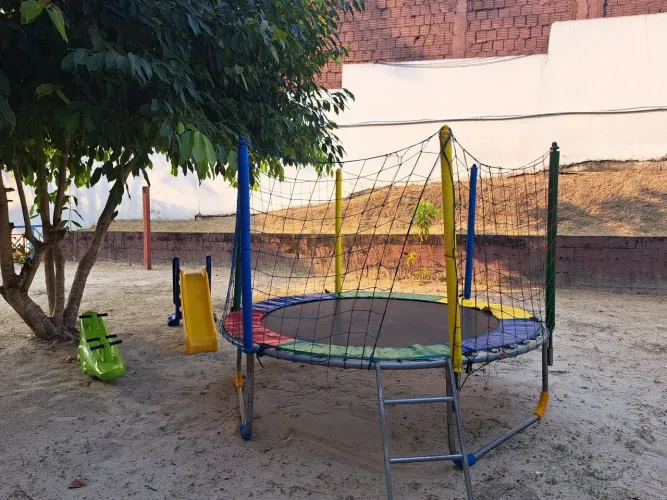 Pula pula, escorrega, gangorra, casinha de bolinhas..!