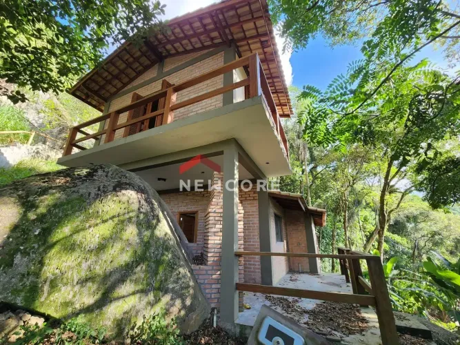 Casa em Avenida dos Pinheiros - Serra da Cantareira - Mairiporã/SP