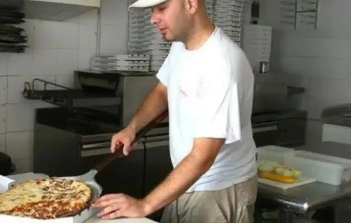 Vaga Freelancer  auxiliar pizzaiolo 