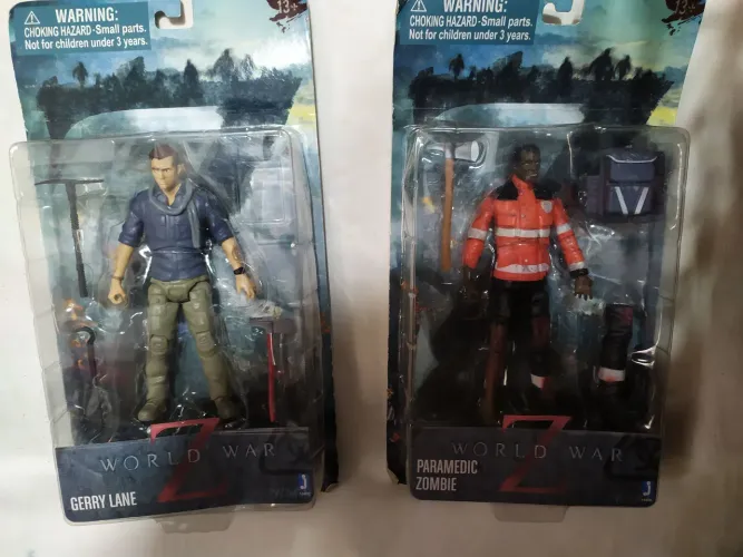 Bonecos World War Z - Gerry Lane e Paramédico Zumbi