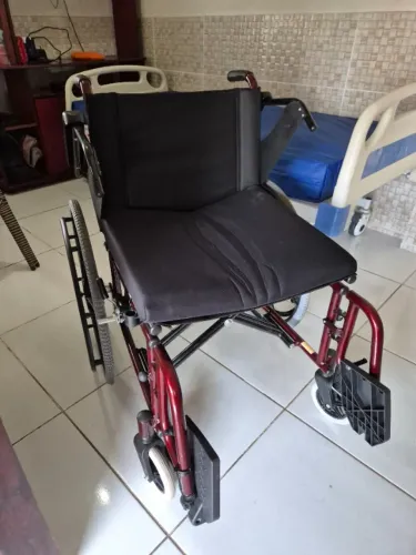 Cadeira de Rodas Confort Elite Obeso - 130 kg - Vinho e Preto