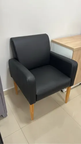 Poltrona Preta com Design Moderno - poltrona recepção- sofá recepção