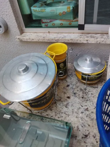 Trio porta sabão e detergente e lixeira em alumínio 