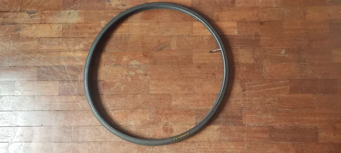 Pneu pirelli speed 700x25 com câmera 
