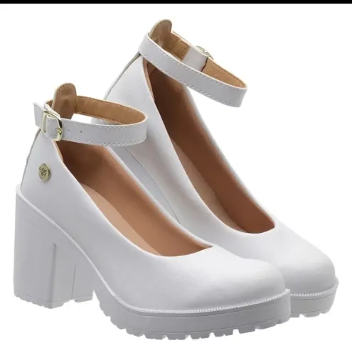 Sapato branco de grife tam 35 lindo