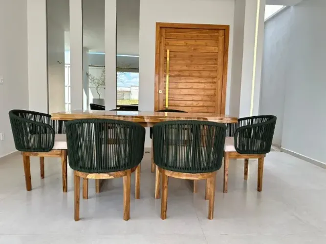 Conjunto de Mesa com Poltronas