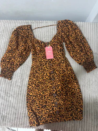 Vestido FARM na etiqueta