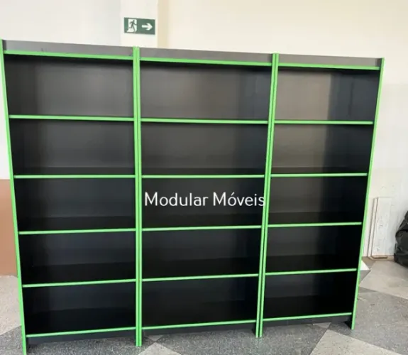 Estantes Prateleiras com Fitado Colorido - MDF Preto