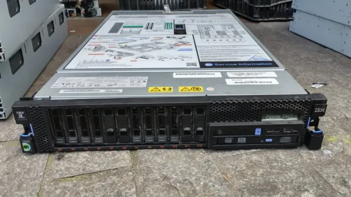 Servidor IBM Power S822 de 12 baias e 2,5 polegadas SFF