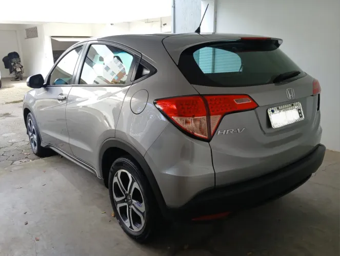 HRV sem detalhes, única dona, carro a toda prova, nunca se envolveu em acidente 