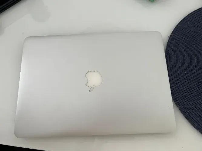 Macbook Air 2015 (uso em 17) 8gb ram. Bateria recém trocada na Apple US Apenas 31 ciclos 