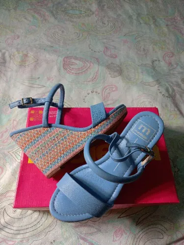 Sandália Moleca Azul - Conforto e Estilo!