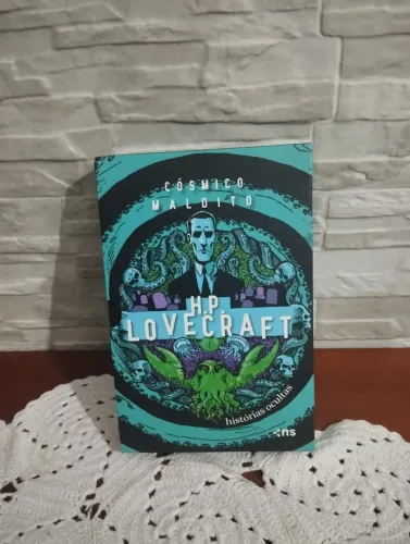 Box Cósmico maldito: H.P. Lovecraft: (pôster + marcador + suplemento + 2 cartões-postais)