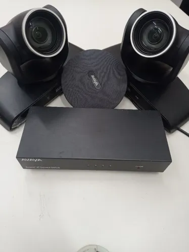 2 Scopia XT Deluxe Câmera Vc-b30drv+1 Scopia XT Câmera Switch+ 1 Microfone Avaya 