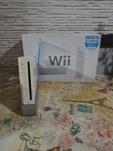 Wii Branco na Caixa Original - Retrocompatível RVL-001 - Console+Cabos (Sem Controle)