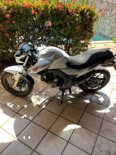 Honda CB 250 Twister - Excelente estado, pronta para rodar! ?