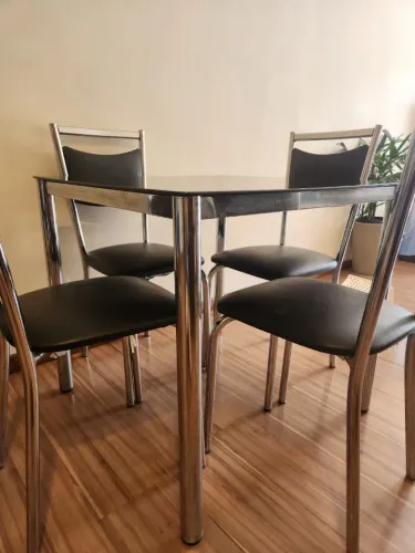Conjunto de Mesa com 4 Cadeiras 80x80