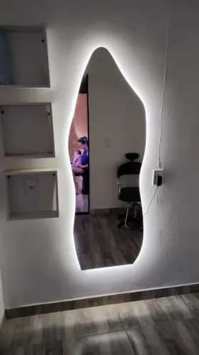 Espelho Decorativo com Iluminação LED