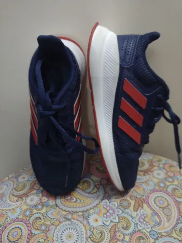 Tênis Adidas Infantil n.28 em excelente estado... original