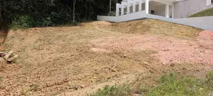 Terreno com 505,50 m² em condomínio localizado em Antônio Carlos