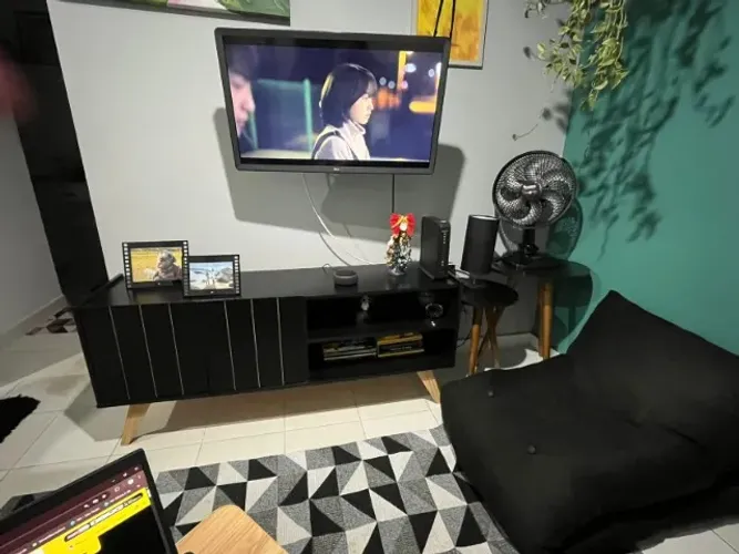 Rack Preto e Mesa Lateral