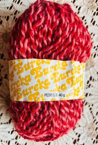 15 Novelos de Lã Mesclado Vermelho com Branco