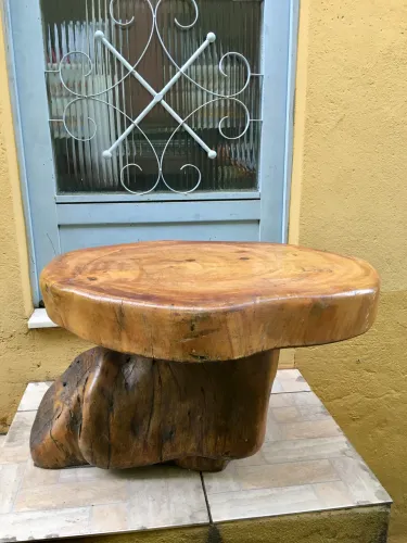 Mesa de centro em madeira maciça