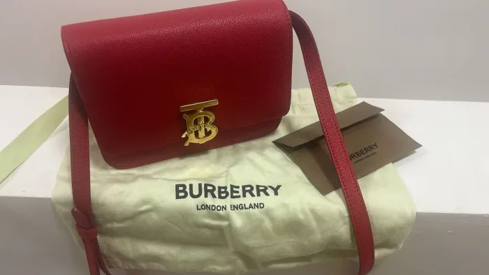 Burberry TB Bag Vermelha ?
