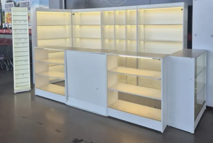 Kit Expositores Tipo Colmeia, Tipo Prateleiras e Balcão para Loja.