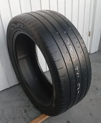 Pneu 285/45 21 de alta performance