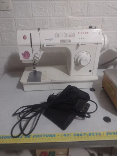 Máquina De Costura Singer Facilita 2968c 220v