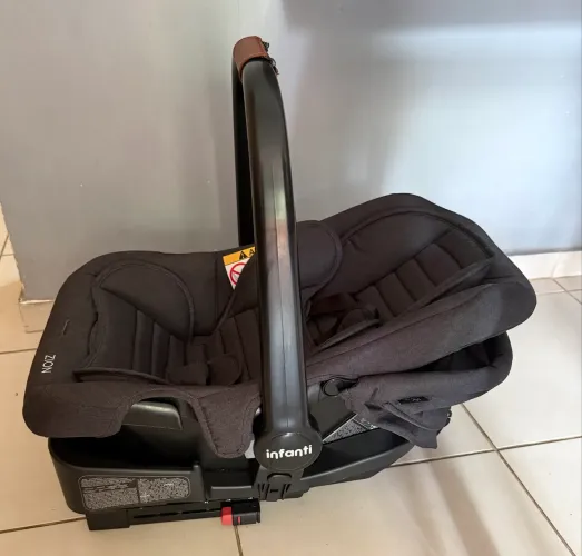 Bebê conforto Zion com base isofix